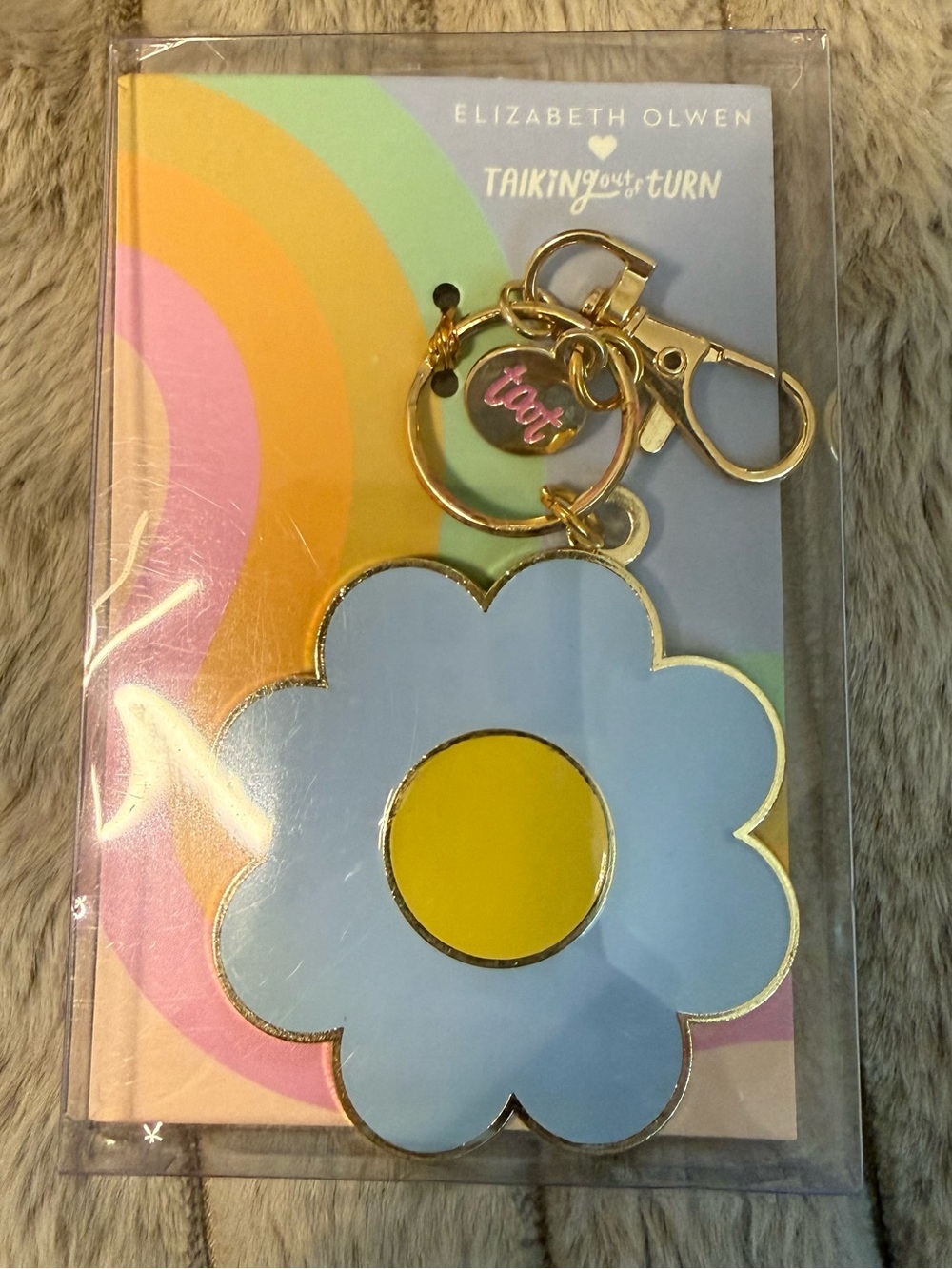 NIB by Elizabeth Olwen- light-blue daisy enamel keychain/Bag Charm -Peri Daisy